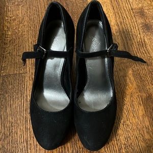 Black pump heels